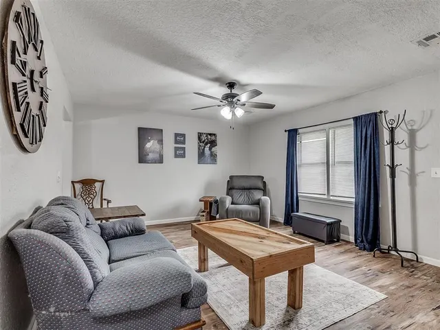 Photo 4 — 6810 NW 50th Street, Bethany, OK 73008