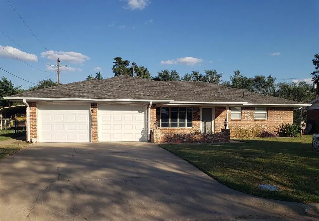 Front exterior — 1008 E Hughes Street, Blair, OK 73526