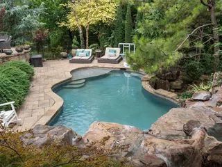 Sold home at 1665 Saratoga Way