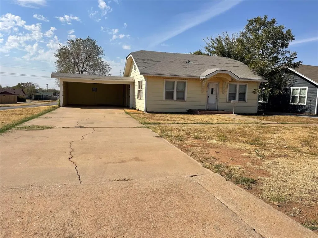 Photo 2 — 901 N Lee Street, Altus, OK 73521