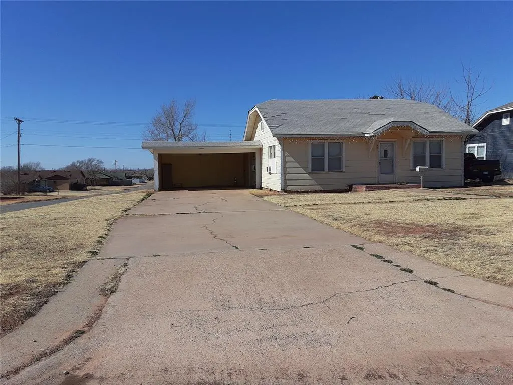 Photo 5 — 901 N Lee Street, Altus, OK 73521