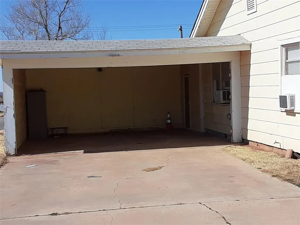 Photo 6 — 901 N Lee Street, Altus, OK 73521