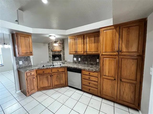 Photo 7 — 1713 Rocky Mountain Way, Edmond, OK 73003
