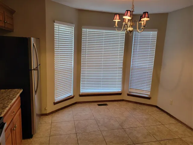Photo 4 — 921 Blue Ridge Drive, Edmond, OK 73003