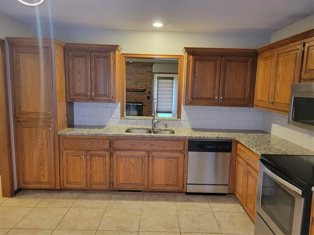 Photo 5 — 921 Blue Ridge Drive, Edmond, OK 73003