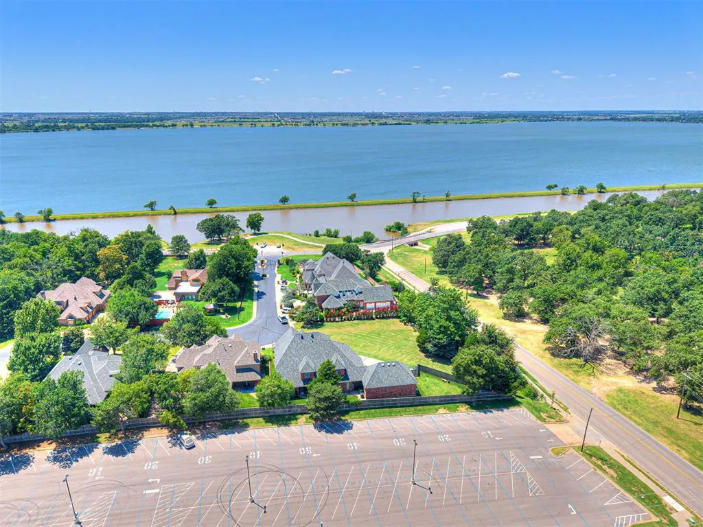 Photo 8 — 2312 Overholser Court, Oklahoma City, OK 73127