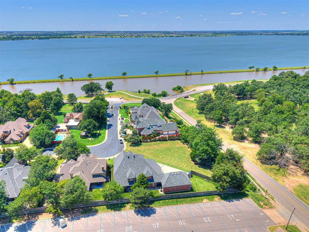 Photo 9 — 2312 Overholser Court, Oklahoma City, OK 73127