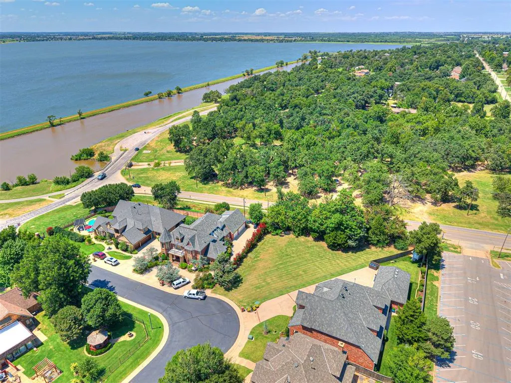 Photo 12 — 2312 Overholser Court, Oklahoma City, OK 73127
