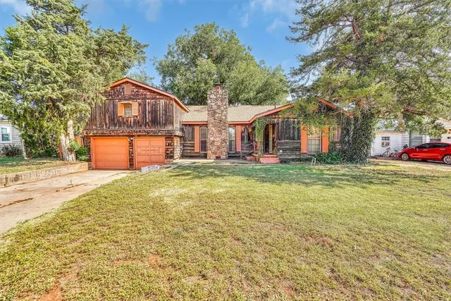 Photo 2 — 913 E Sycamore, Altus, OK 73521