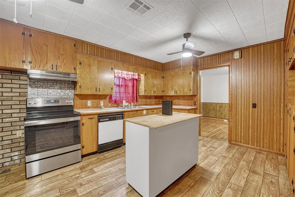 Photo 10 — 913 E Sycamore, Altus, OK 73521