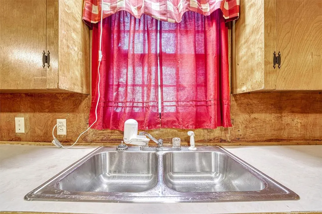 Photo 12 — 913 E Sycamore, Altus, OK 73521