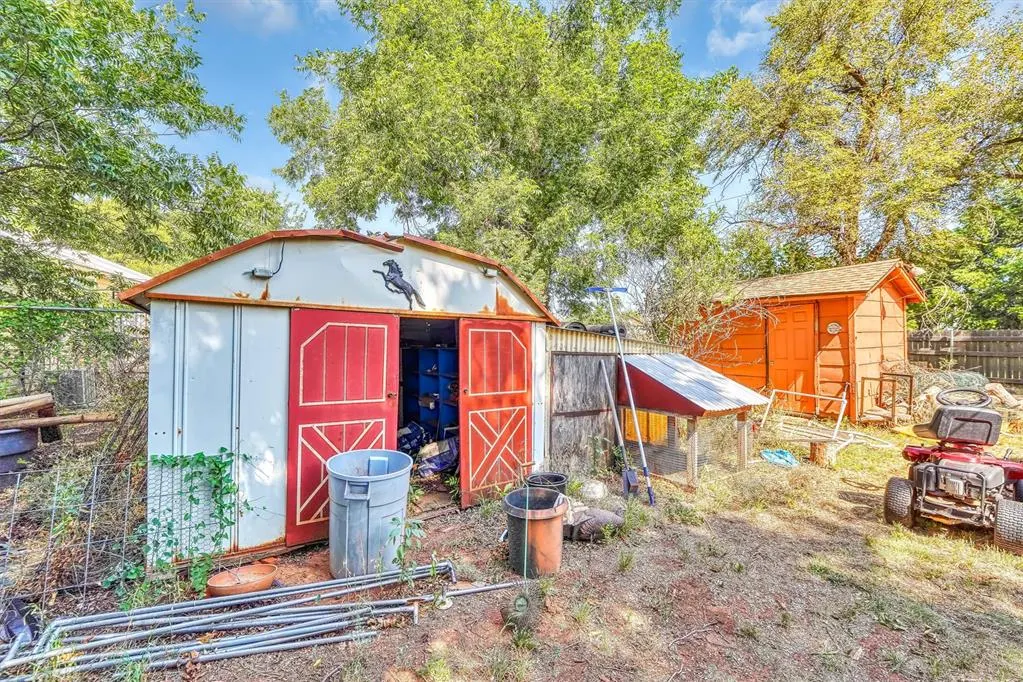 Photo 31 — 913 E Sycamore, Altus, OK 73521