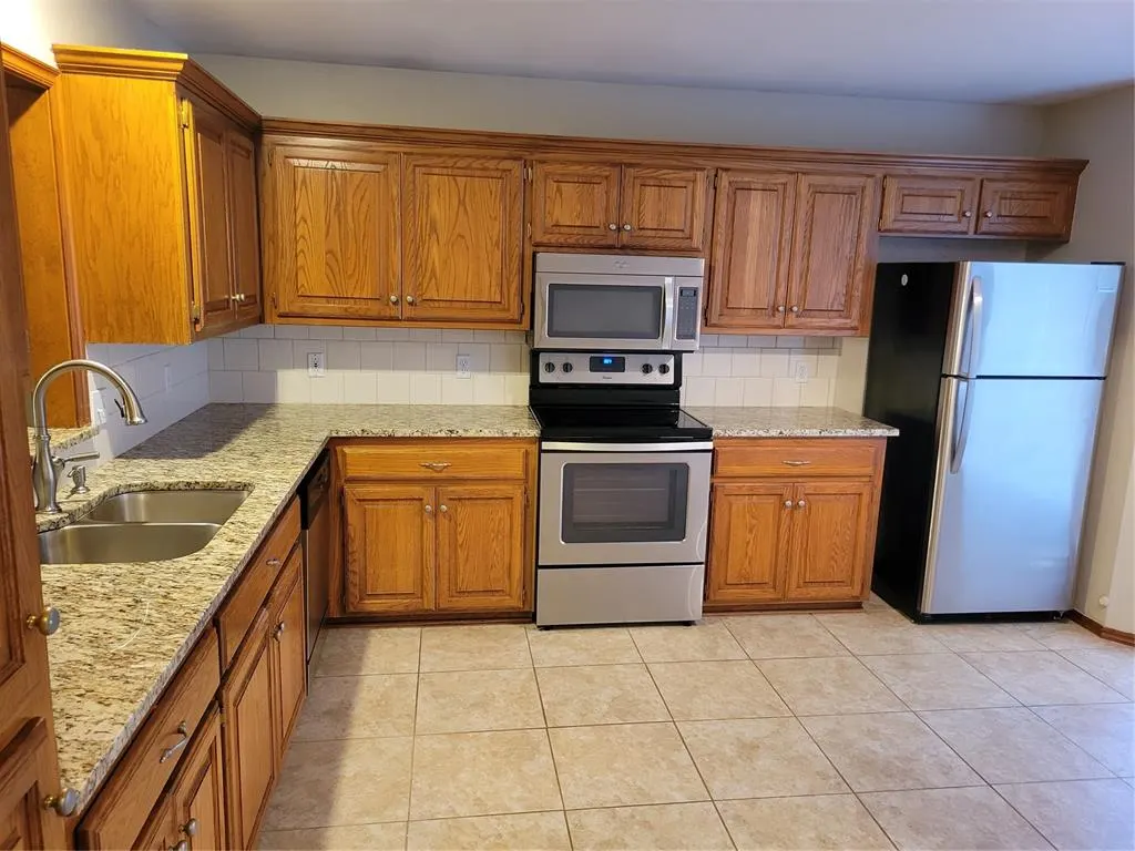 Photo 3 — 921 Blue Ridge Drive, Edmond, OK 73003