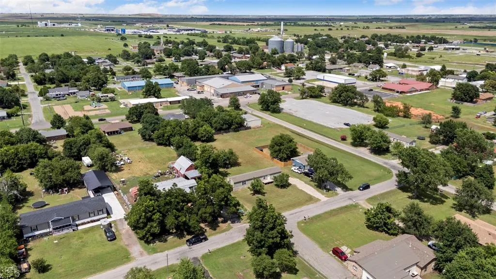 Photo 35 — 207 W Grand Street, Union City, OK 73090