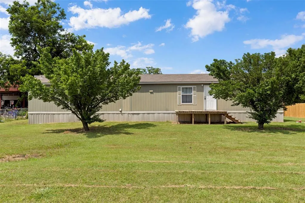 Front exterior — 207 W Grand Street, Union City, OK 73090