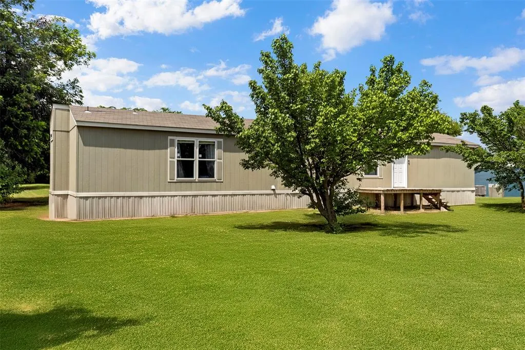 Photo 2 — 207 W Grand Street, Union City, OK 73090
