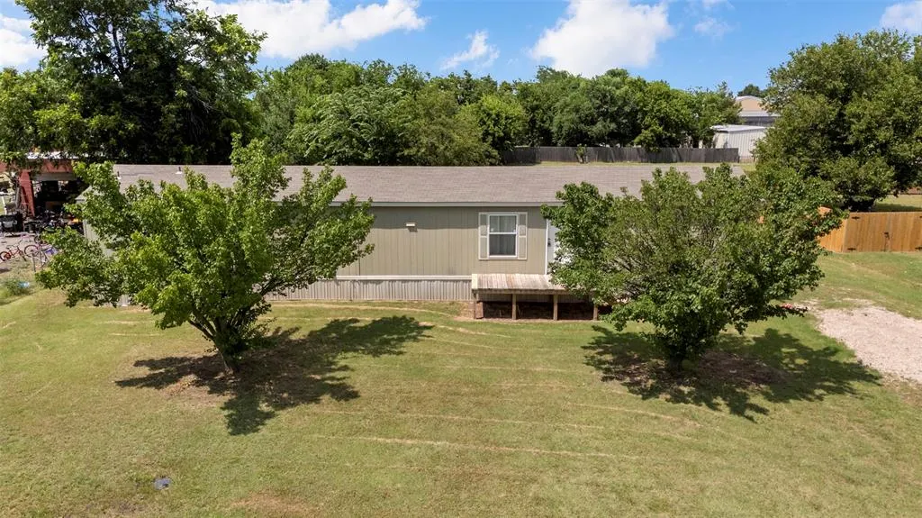 Photo 5 — 207 W Grand Street, Union City, OK 73090