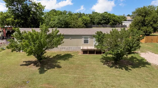 Photo 5 — 207 W Grand Street, Union City, OK 73090