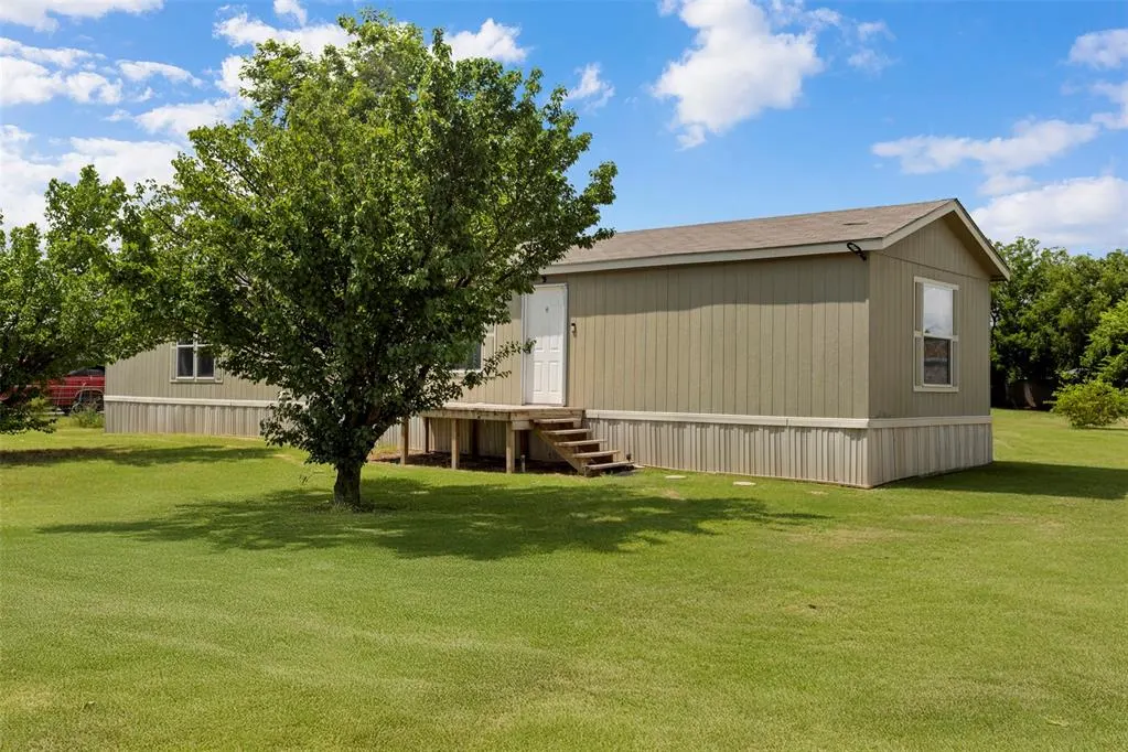 Photo 3 — 207 W Grand Street, Union City, OK 73090