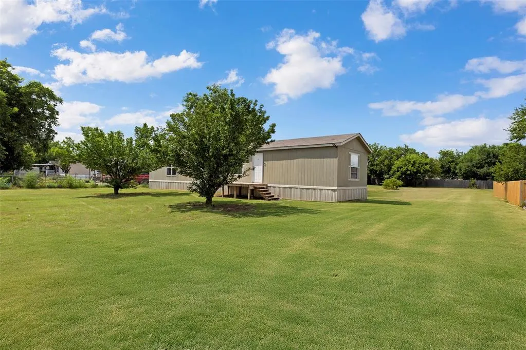 Photo 6 — 207 W Grand Street, Union City, OK 73090