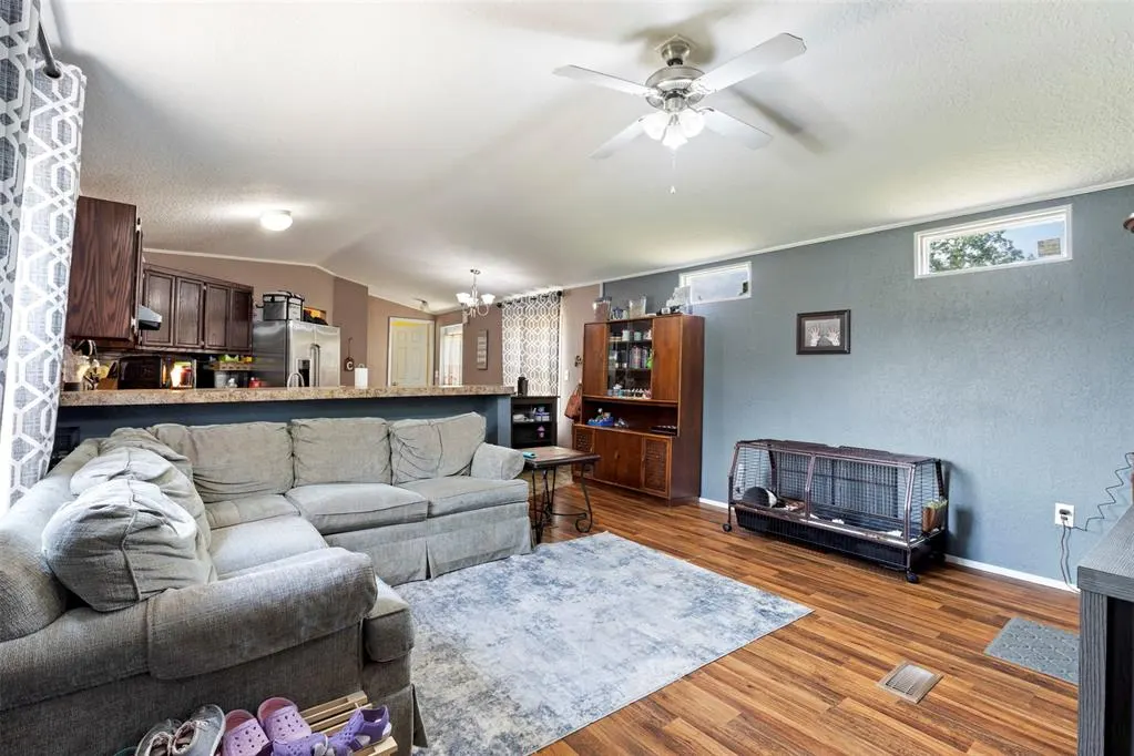 Photo 8 — 207 W Grand Street, Union City, OK 73090