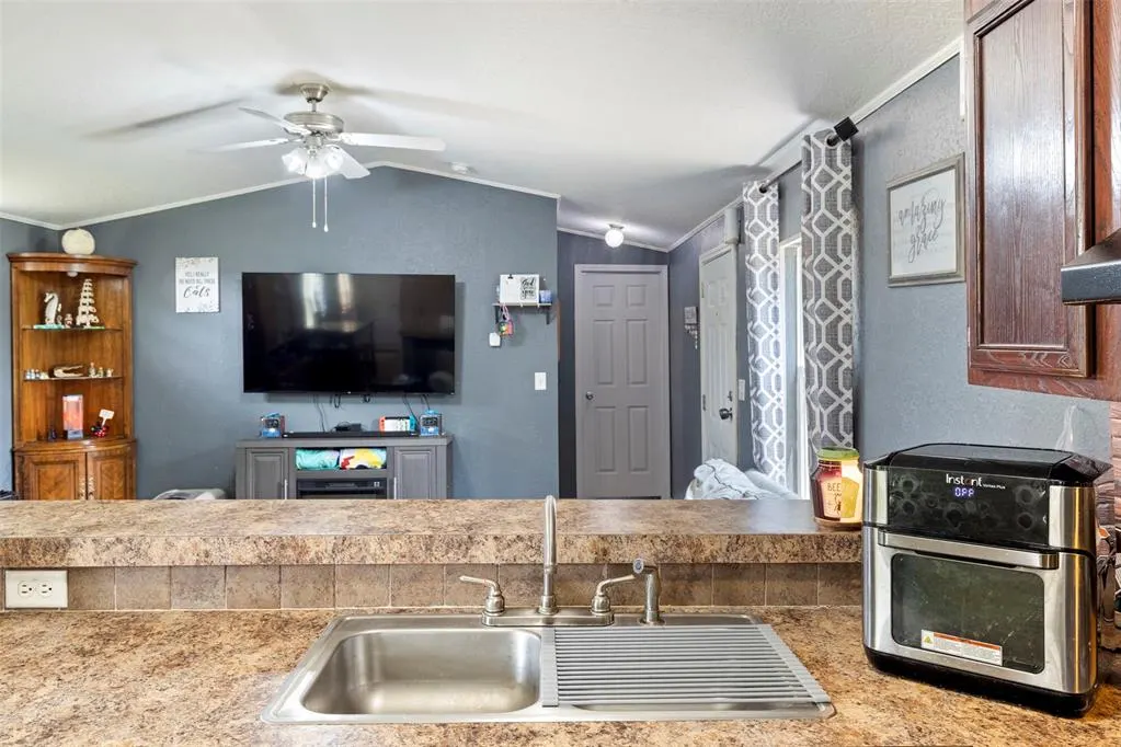 Photo 14 — 207 W Grand Street, Union City, OK 73090