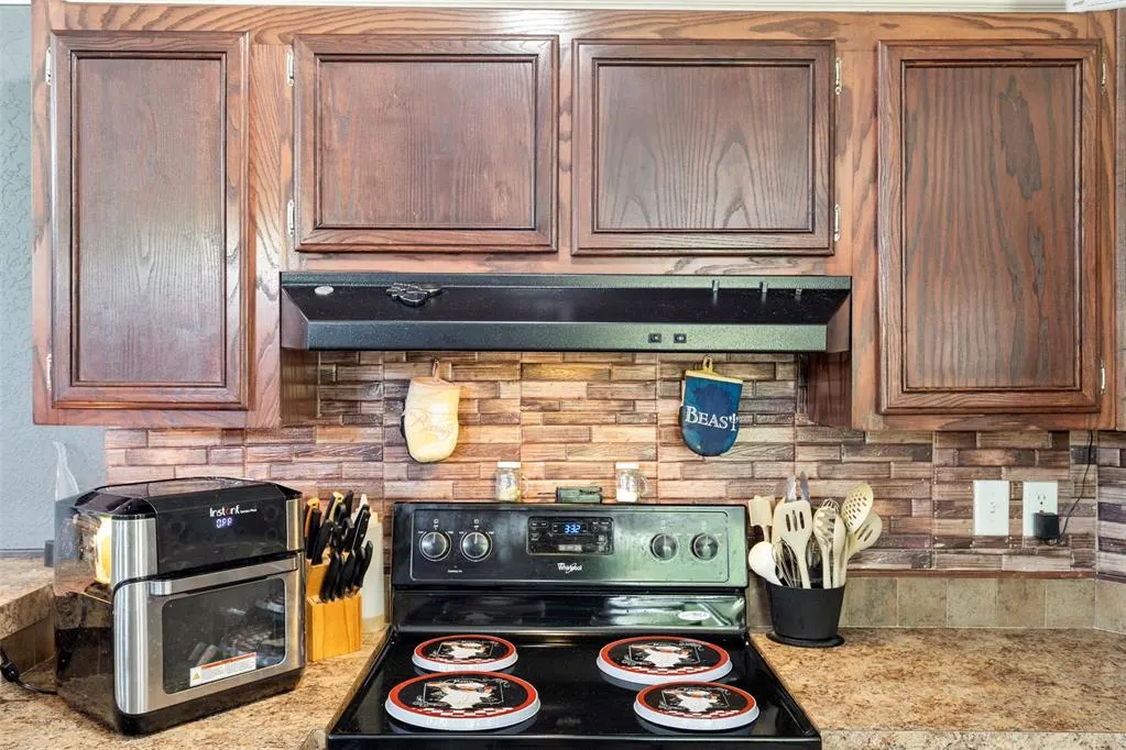Photo 15 — 207 W Grand Street, Union City, OK 73090