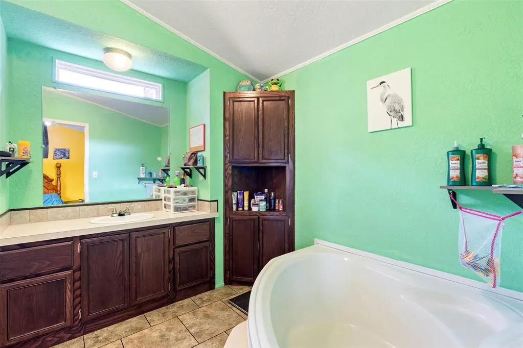Photo 18 — 207 W Grand Street, Union City, OK 73090