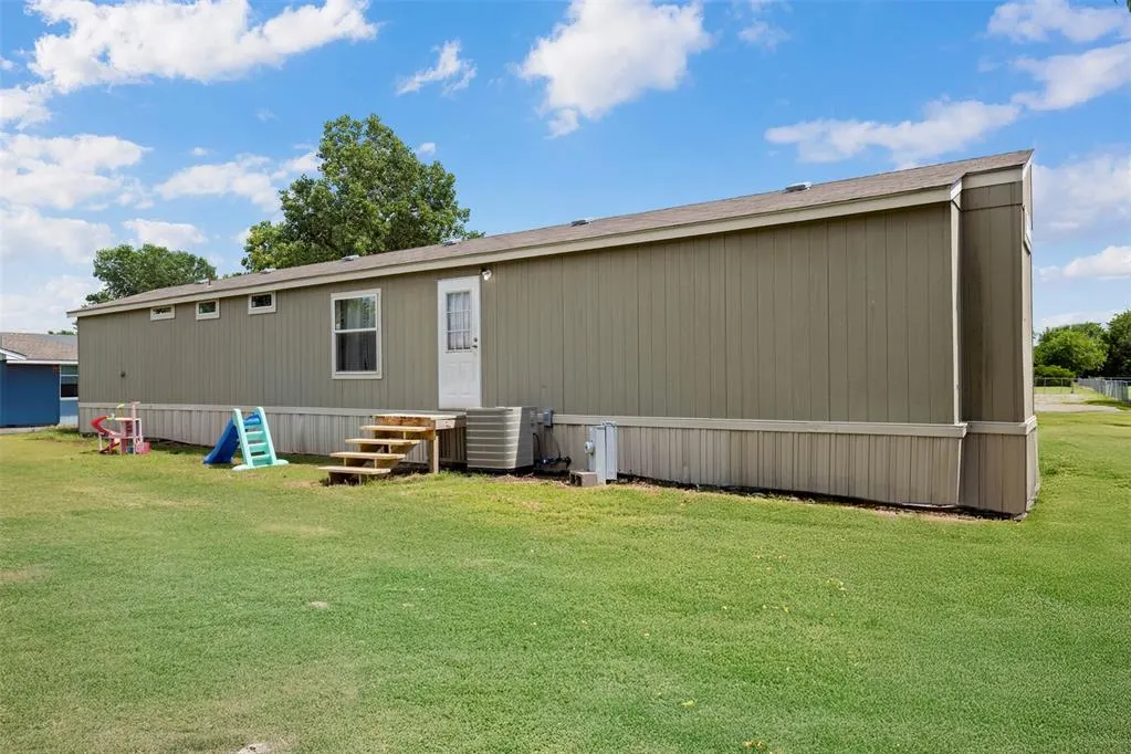 Photo 26 — 207 W Grand Street, Union City, OK 73090