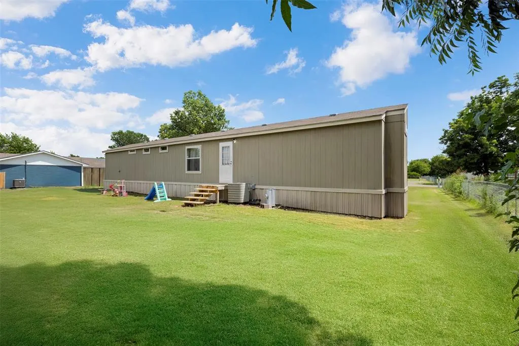 Photo 27 — 207 W Grand Street, Union City, OK 73090