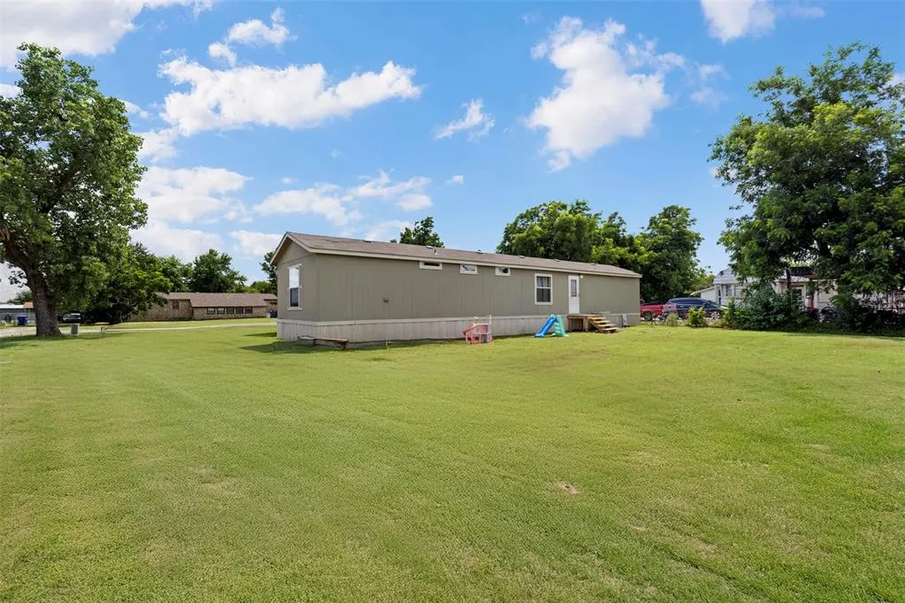 Photo 28 — 207 W Grand Street, Union City, OK 73090