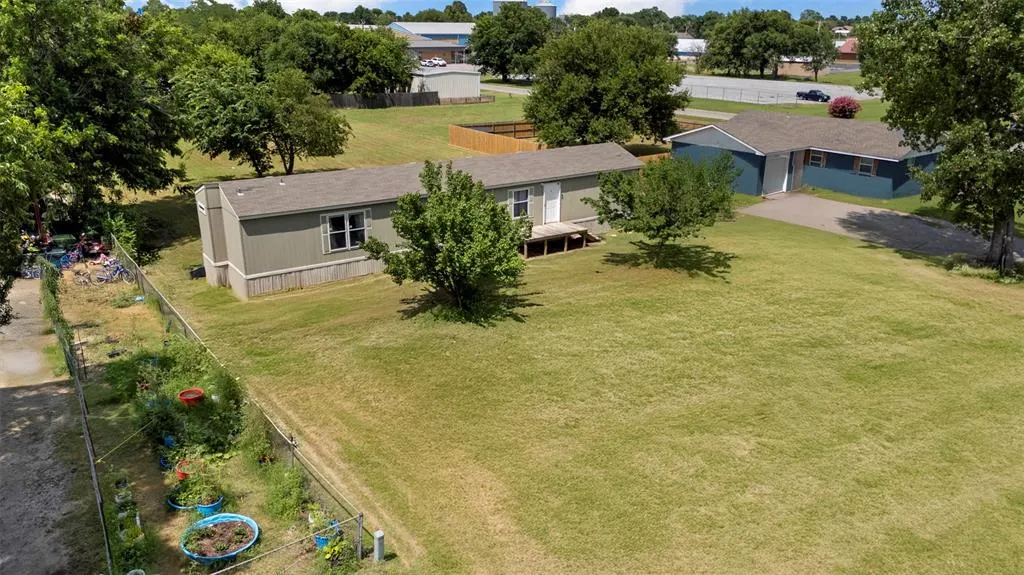Photo 30 — 207 W Grand Street, Union City, OK 73090