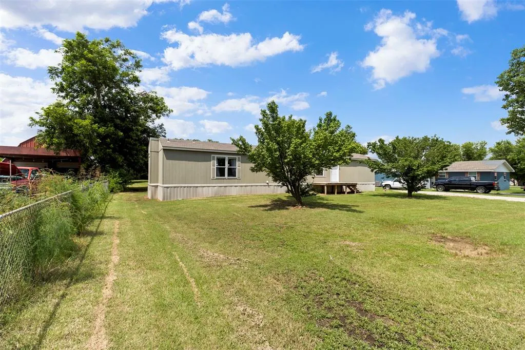 Photo 32 — 207 W Grand Street, Union City, OK 73090