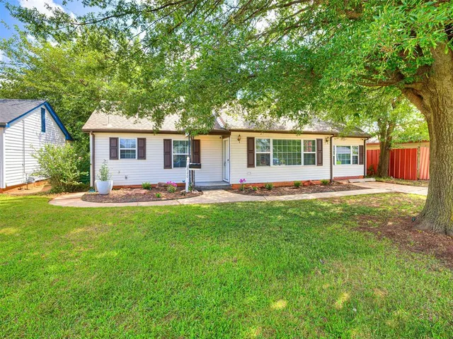 Photo 7 — 2920 Somerset Place, Oklahoma City, OK 73116