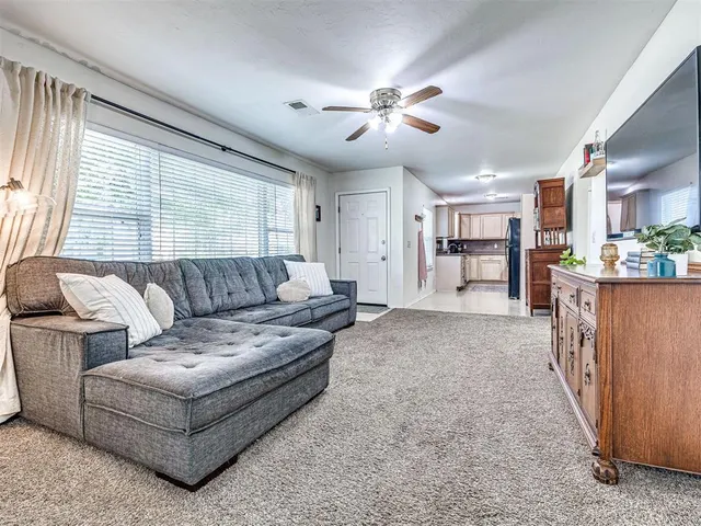 Photo 4 — 2920 Somerset Place, Oklahoma City, OK 73116