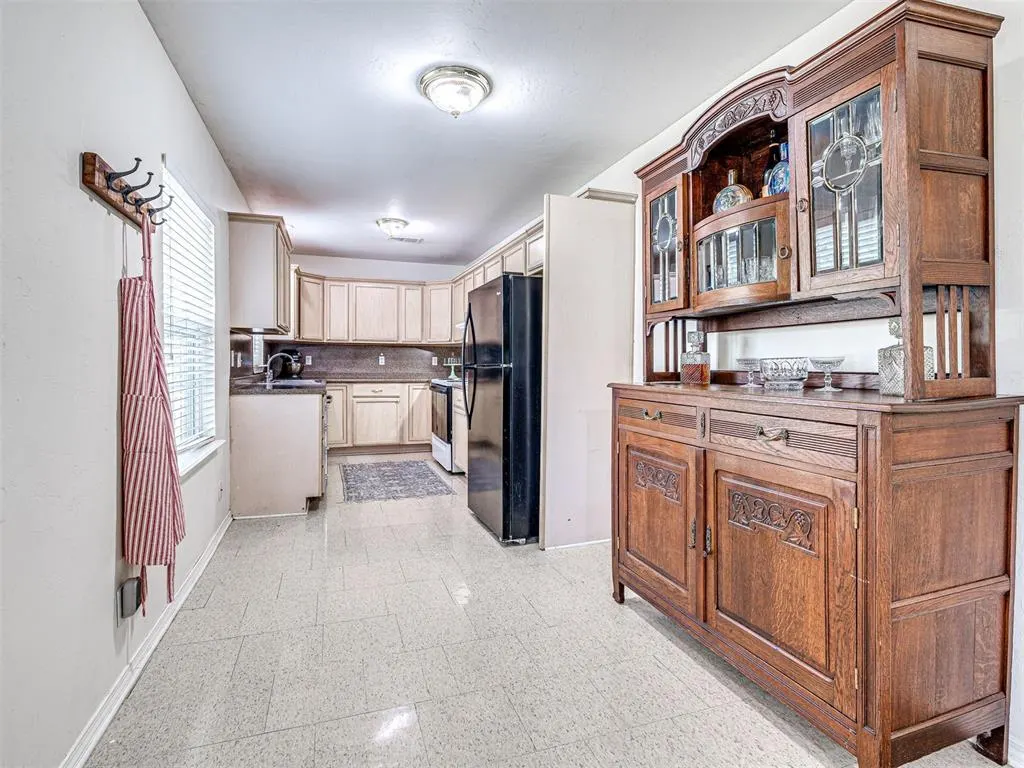 Photo 10 — 2920 Somerset Place, Oklahoma City, OK 73116