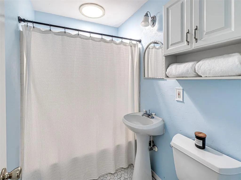 Photo 14 — 2920 Somerset Place, Oklahoma City, OK 73116