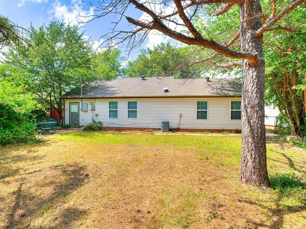 Photo 21 — 2920 Somerset Place, Oklahoma City, OK 73116