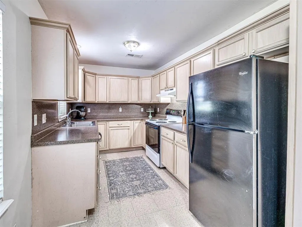 Photo 27 — 2920 Somerset Place, Oklahoma City, OK 73116