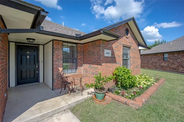 Photo 2 — 15209 Megan Circle, Oklahoma City, OK 73170