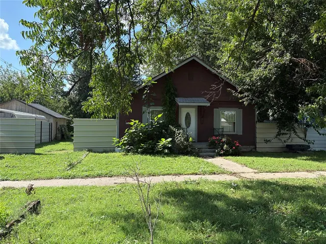 Photo 2 — 615 E Charles Avenue, Pauls Valley, OK 73075