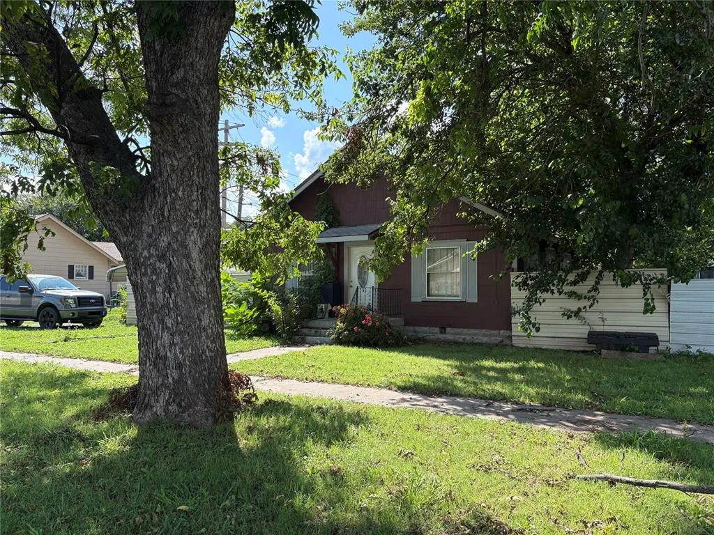 Front exterior — 615 E Charles Avenue, Pauls Valley, OK 73075