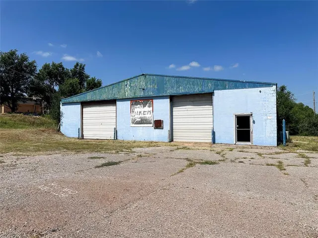 Front exterior — 1406 Neptune Drive, Clinton, OK 73601