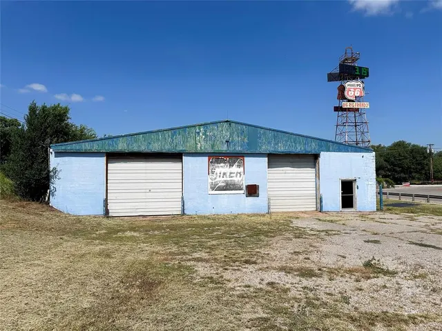 Photo 5 — 1406 Neptune Drive, Clinton, OK 73601