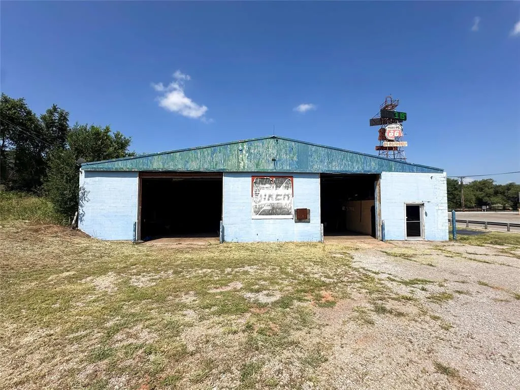 Photo 6 — 1406 Neptune Drive, Clinton, OK 73601