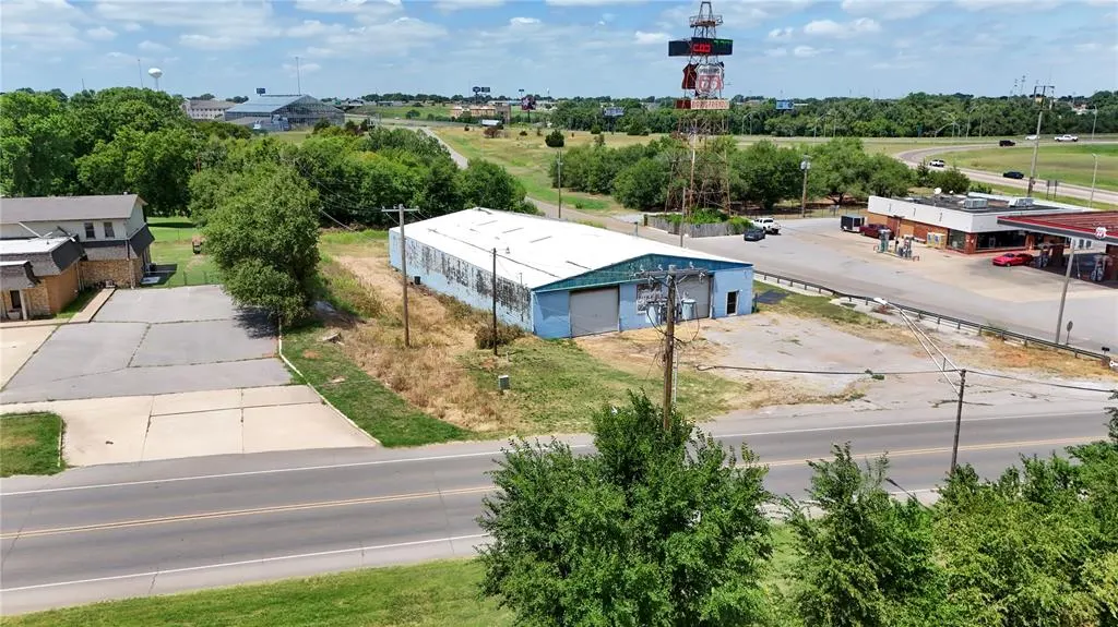 Photo 3 — 1406 Neptune Drive, Clinton, OK 73601
