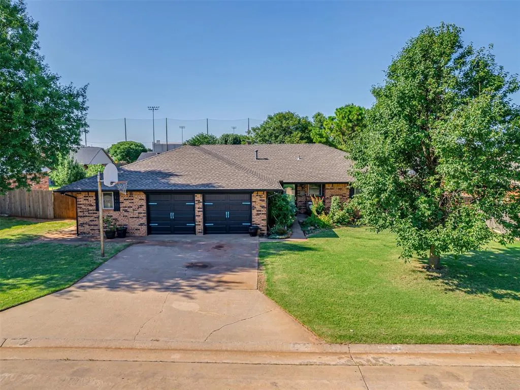 Front exterior — 617 Hoehner Avenue, Okarche, OK 73762