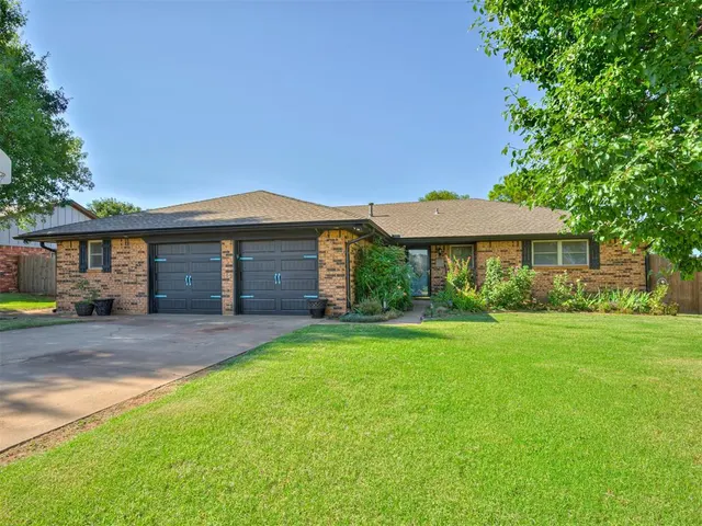 Photo 3 — 617 Hoehner Avenue, Okarche, OK 73762