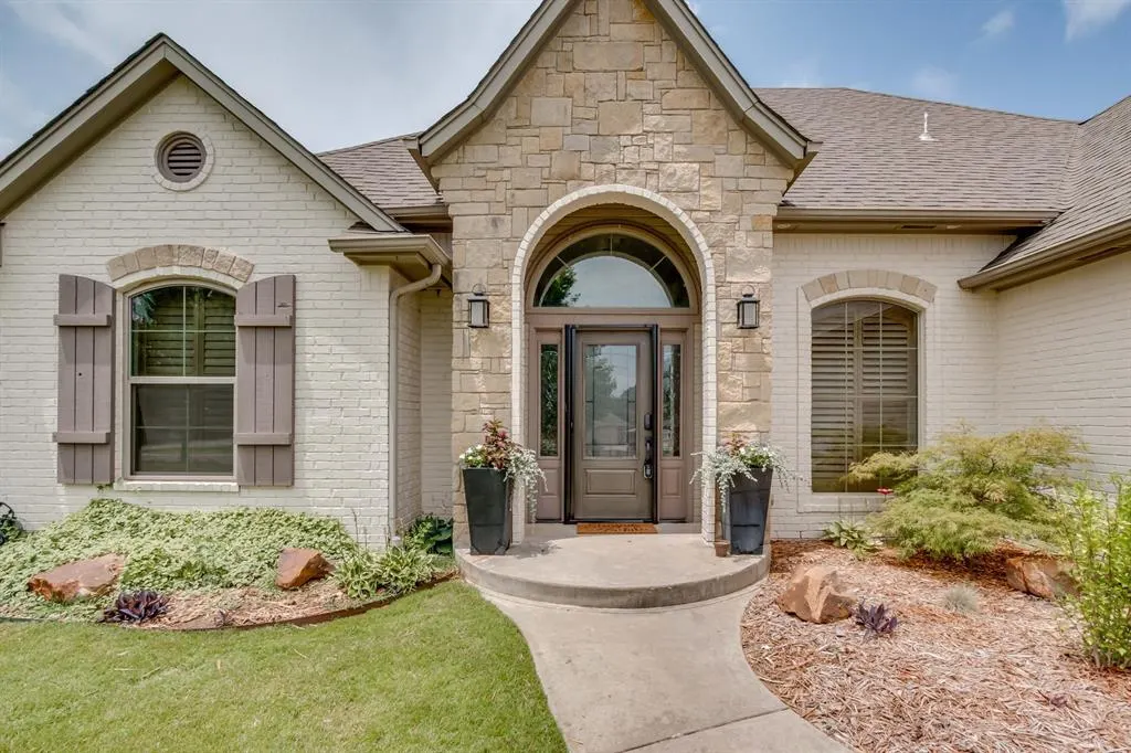Photo 3 — 825 Silver Tree Drive, Choctaw, OK 73020
