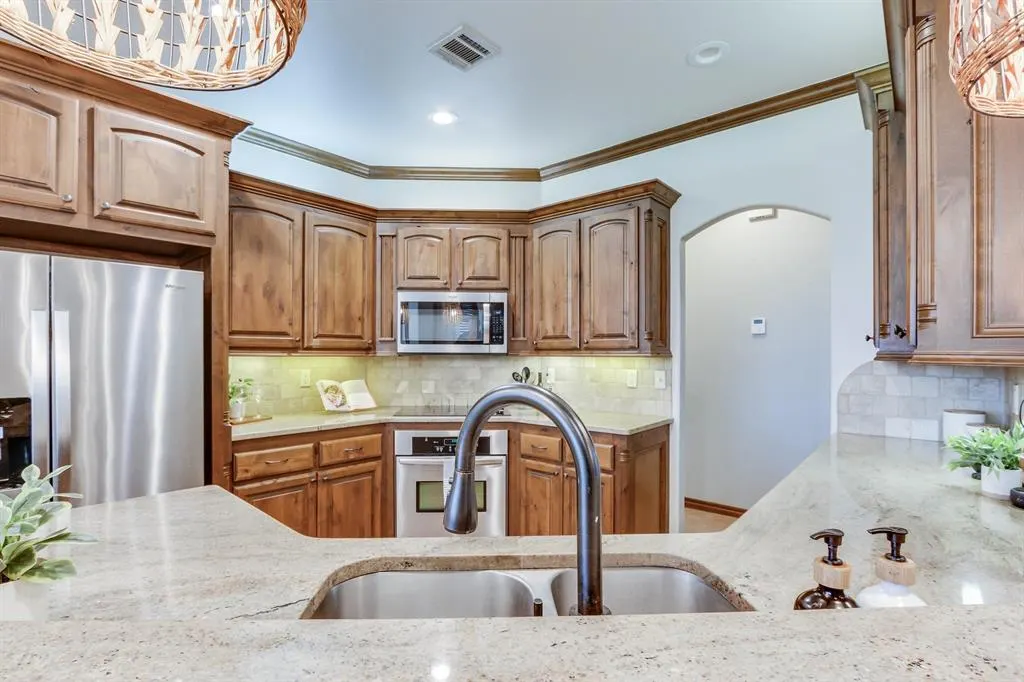 Photo 10 — 825 Silver Tree Drive, Choctaw, OK 73020